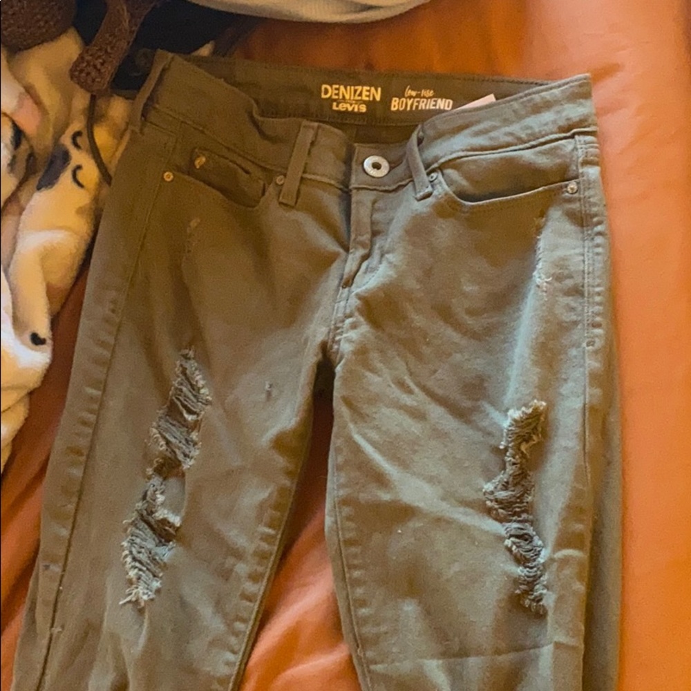 Levi’s low waisted ripped skinny jeans